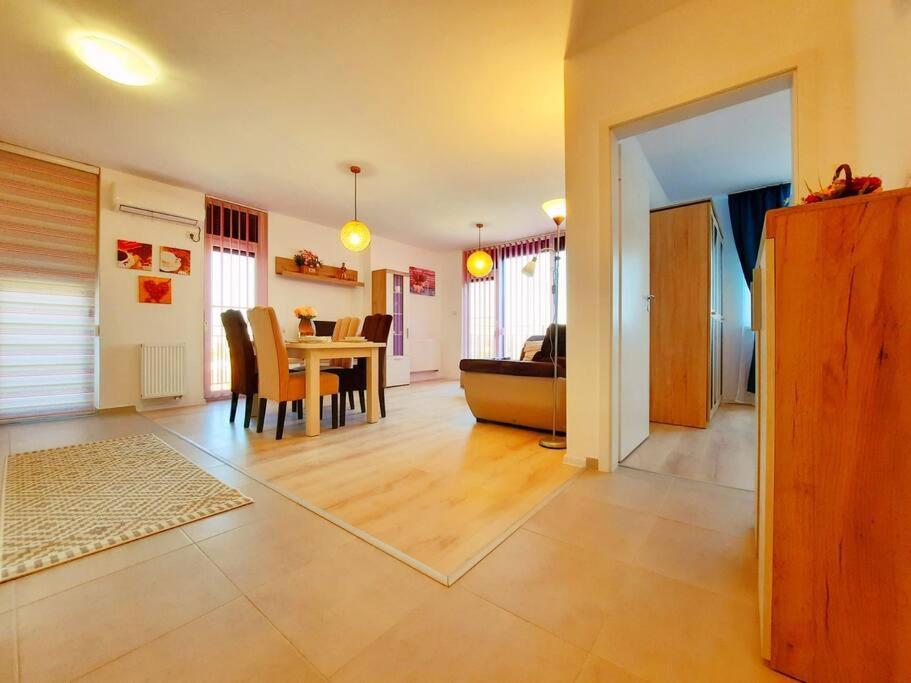 Beautiful Panoramic Central Apartment - City Of Mara Timisoara Exterior foto